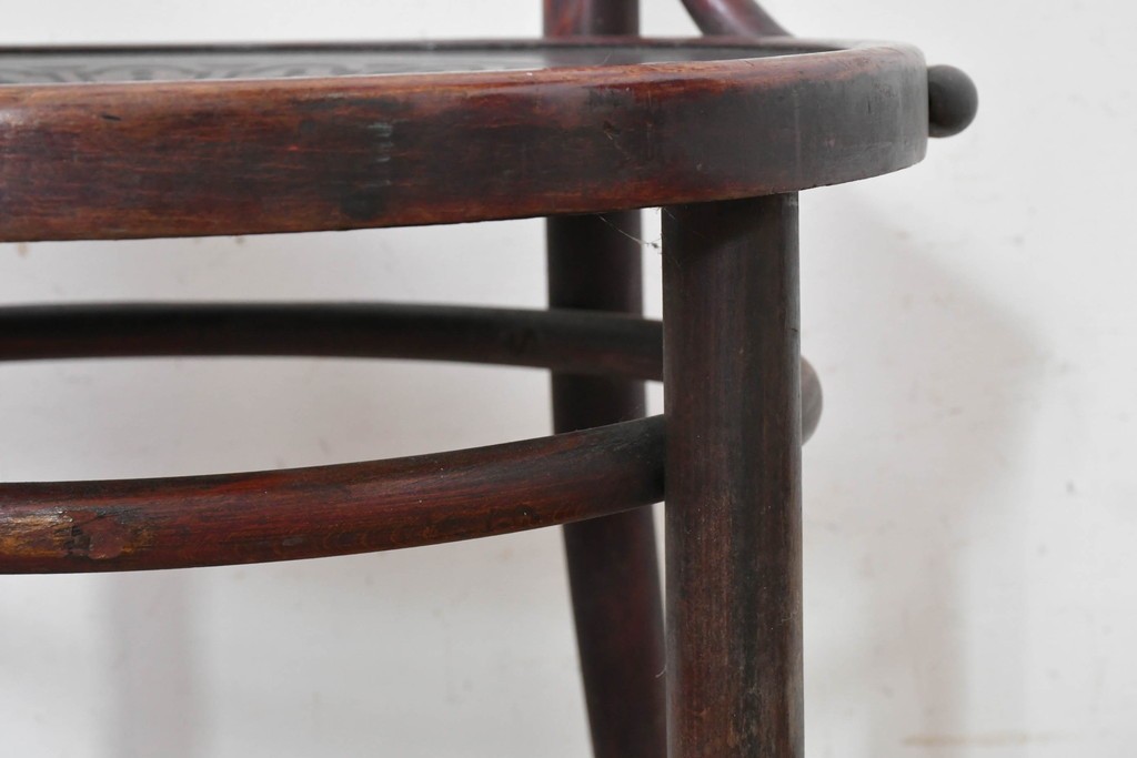 アンティーク家具　THONET(トーネット)　座面の意匠が目を引くベントウッドアームチェア　(R-090159)
