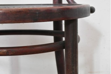 アンティーク家具　THONET(トーネット)　座面の意匠が目を引くベントウッドアームチェア　(R-090159)