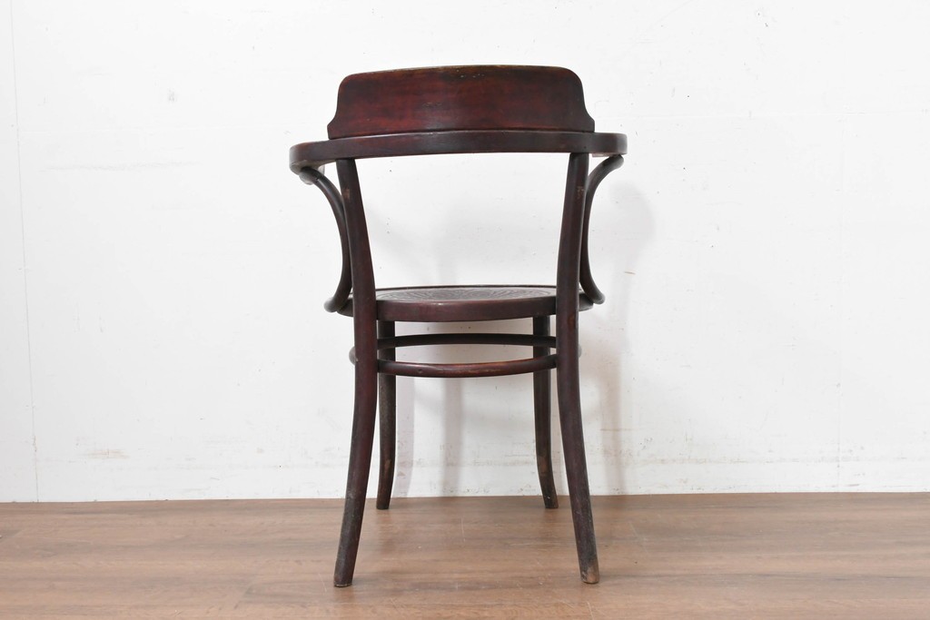 アンティーク家具　THONET(トーネット)　座面の意匠が目を引くベントウッドアームチェア　(R-090159)