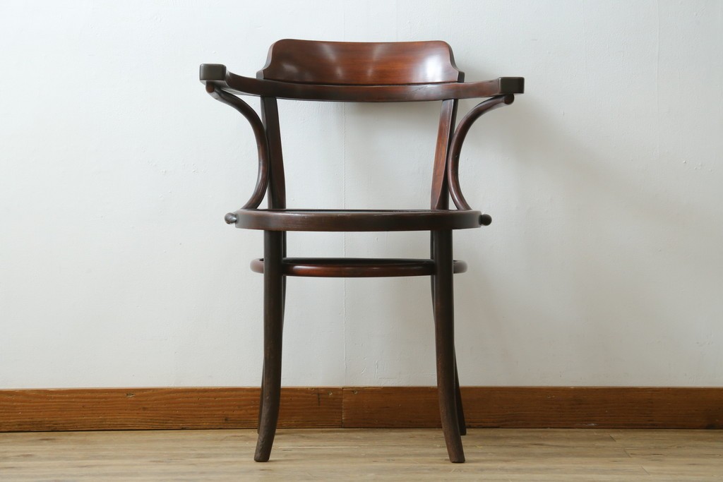 アンティーク家具　THONET(トーネット)　座面の意匠が目を引くベントウッドアームチェア　(R-090159)