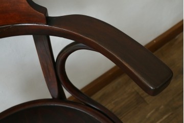 アンティーク家具　THONET(トーネット)　座面の意匠が目を引くベントウッドアームチェア　(R-090159)