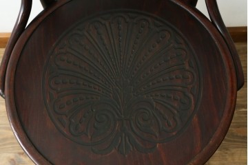 アンティーク家具　THONET(トーネット)　座面の意匠が目を引くベントウッドアームチェア　(R-090159)