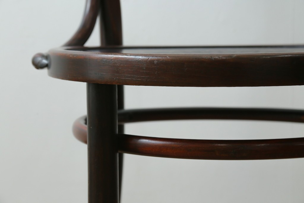 アンティーク家具　THONET(トーネット)　座面の意匠が目を引くベントウッドアームチェア　(R-090159)