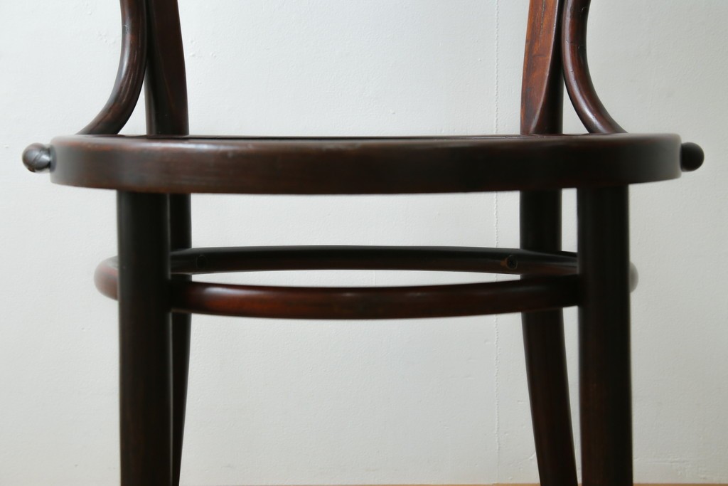 アンティーク家具　THONET(トーネット)　座面の意匠が目を引くベントウッドアームチェア　(R-090159)