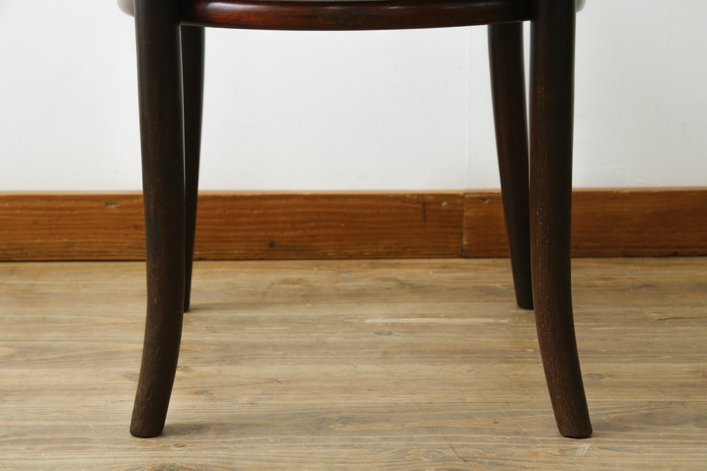 アンティーク家具　THONET(トーネット)　座面の意匠が目を引くベントウッドアームチェア　(R-090159)