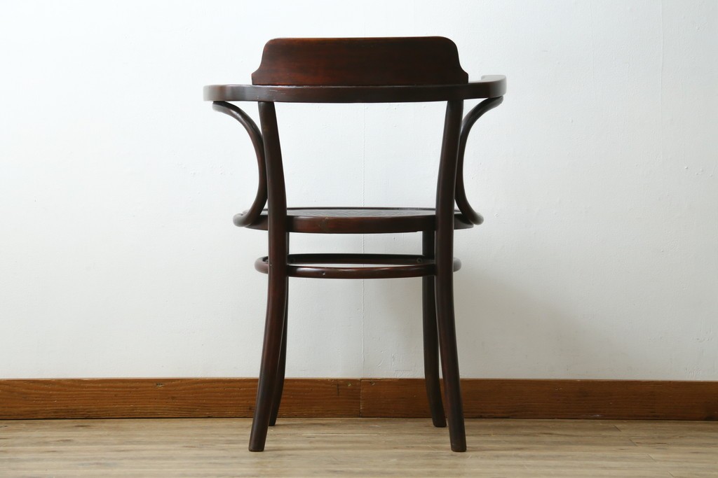 アンティーク家具　THONET(トーネット)　座面の意匠が目を引くベントウッドアームチェア　(R-090159)