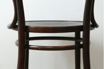 アンティーク家具　THONET(トーネット)　座面の意匠が目を引くベントウッドアームチェア　(R-090159)
