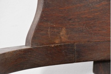 《張地の張り替え加工費込み》　イギリスアンティーク　オーク材　クラシカルな佇まいのアームチェア　(R-090160)