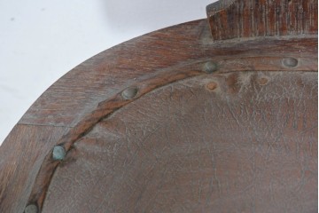 《張地の張り替え加工費込み》　イギリスアンティーク　オーク材　クラシカルな佇まいのアームチェア　(R-090160)