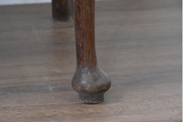 《張地の張り替え加工費込み》　イギリスアンティーク　オーク材　クラシカルな佇まいのアームチェア　(R-090160)