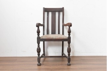 イギリスアンティーク　オーク材　花柄座面がやさしい華やぎを添えるアームチェア　(R-090161)