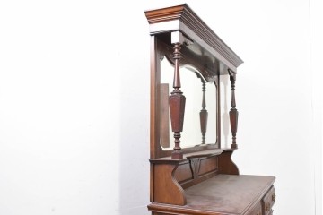 イギリスアンティーク　高級品　マホガニー材　優美な彫刻と大型ミラーが目を引くドレッシングチェスト　(R-090163)