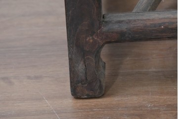 ヴィンテージ家具　中国伝統デザインが施されたアンティーク調の花台　(R-090165)