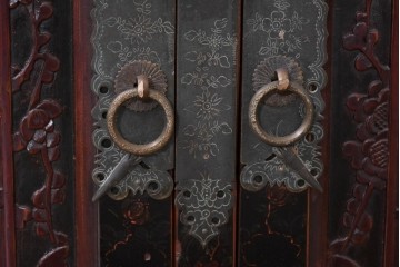 中国ヴィンテージ　アンティーク調　牡丹の意匠が華やかなローボード　(R-090166)