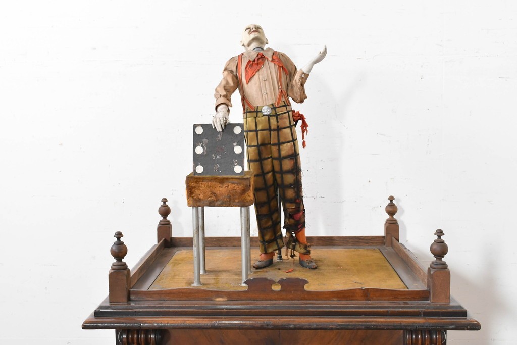  ヨーロッパアンティーク　1910年から1940年頃　激レア!　Clown Escamoteur(手品師のピエロ)　精巧なからくりと圧倒的な存在感が目を惹く大型オートマタ付きオルゴール(R-090168)