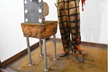  ヨーロッパアンティーク　1910年から1940年頃　激レア!　Clown Escamoteur(手品師のピエロ)　精巧なからくりと圧倒的な存在感が目を惹く大型オートマタ付きオルゴール(R-090168)