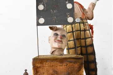  ヨーロッパアンティーク　1910年から1940年頃　激レア!　Clown Escamoteur(手品師のピエロ)　精巧なからくりと圧倒的な存在感が目を惹く大型オートマタ付きオルゴール(R-090168)