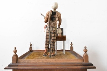  ヨーロッパアンティーク　1910年から1940年頃　激レア!　Clown Escamoteur(手品師のピエロ)　精巧なからくりと圧倒的な存在感が目を惹く大型オートマタ付きオルゴール(R-090168)