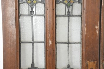 アンティーク建具　1920年から1930年頃　オーク材　ひし形意匠のステンドグラス入りドア 2枚(1対) セット　(R-090169)