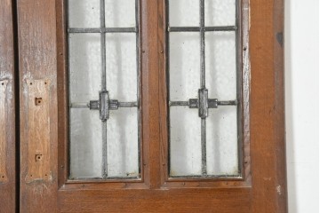 アンティーク建具　1920年から1930年頃　オーク材　ひし形意匠のステンドグラス入りドア 2枚(1対) セット　(R-090169)