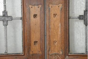 アンティーク建具　1920年から1930年頃　オーク材　ひし形意匠のステンドグラス入りドア 2枚(1対) セット　(R-090169)
