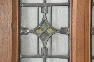 アンティーク建具　1920年から1930年頃　オーク材　ひし形意匠のステンドグラス入りドア2枚(1対)セット　(R-090170)