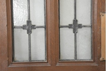 アンティーク建具　1920年から1930年頃　オーク材　ひし形意匠のステンドグラス入りドア2枚(1対)セット　(R-090170)