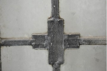 アンティーク建具　1920年から1930年頃　オーク材　ひし形意匠のステンドグラス入りドア2枚(1対)セット　(R-090170)