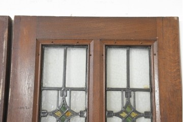 アンティーク建具　1920年から1930年頃　オーク材　ひし形意匠のステンドグラス入りドア2枚(1対)セット　(R-090170)