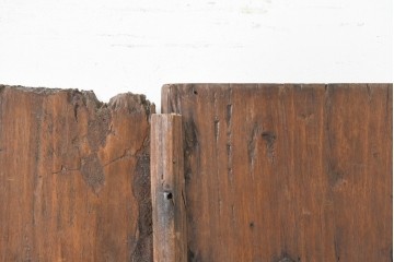 アンティーク建具　1940年頃　モロッコ　プリミティブな木味と鉄金具が魅力の折れ戸1枚　(R-090171)
