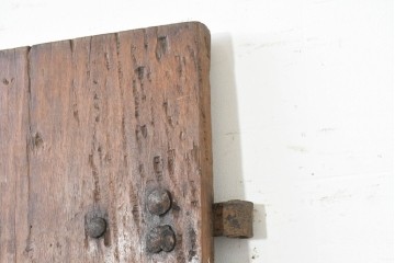 アンティーク建具　1940年頃　モロッコ　プリミティブな木味と鉄金具が魅力の折れ戸1枚　(R-090171)