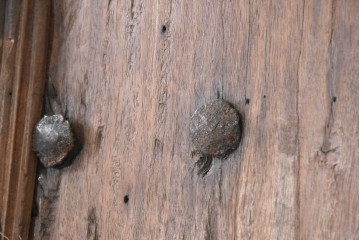 アンティーク建具　1940年頃　モロッコ　プリミティブな木味と鉄金具が魅力の折れ戸1枚　(R-090171)