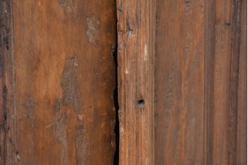 アンティーク建具　1940年頃　モロッコ　プリミティブな木味と鉄金具が魅力の折れ戸1枚　(R-090171)