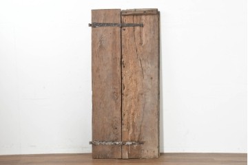 アンティーク建具　1940年頃　モロッコ　プリミティブな木味と鉄金具が魅力の折れ戸1枚　(R-090171)