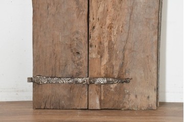 アンティーク建具　1940年頃　モロッコ　プリミティブな木味と鉄金具が魅力の折れ戸1枚　(R-090171)