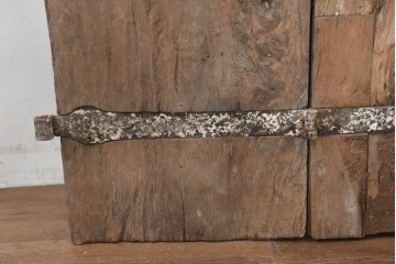 アンティーク建具　1940年頃　モロッコ　プリミティブな木味と鉄金具が魅力の折れ戸1枚　(R-090171)