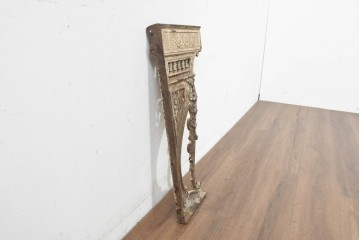 イギリスアンティーク　鋳物　アカンサス装飾が美しいガーデン用オブジェ　(R-090172)