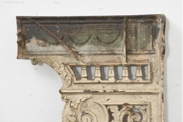 イギリスアンティーク　鋳物　アカンサス装飾が美しいガーデン用オブジェ　(R-090172)