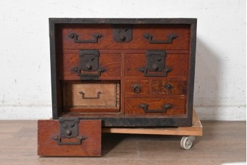 和製アンティーク　明治期　完全オリジナル品　総欅(ケヤキ)材　重厚な金具と力強い杢目が風格を醸し出す酒田船箪笥　(R-090173)