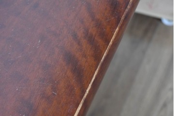 中古　松本民芸家具　F型食卓　クラシカルな脚のデザインが目を引くダイニングテーブル　定価約42万円　(R-090176)