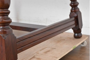 中古　松本民芸家具　F型食卓　クラシカルな脚のデザインが目を引くダイニングテーブル　定価約42万円　(R-090176)