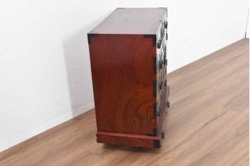 中古　美品　欅産業　仙台民芸箪笥(仙台箪笥)　漆塗り　牡丹金具が華やかな中型車箪笥　(R-090178)