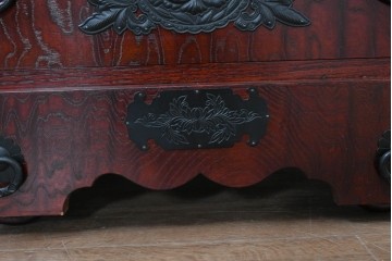 中古　美品　欅産業　仙台民芸箪笥(仙台箪笥)　漆塗り　牡丹金具が華やかな中型車箪笥　(R-090178)