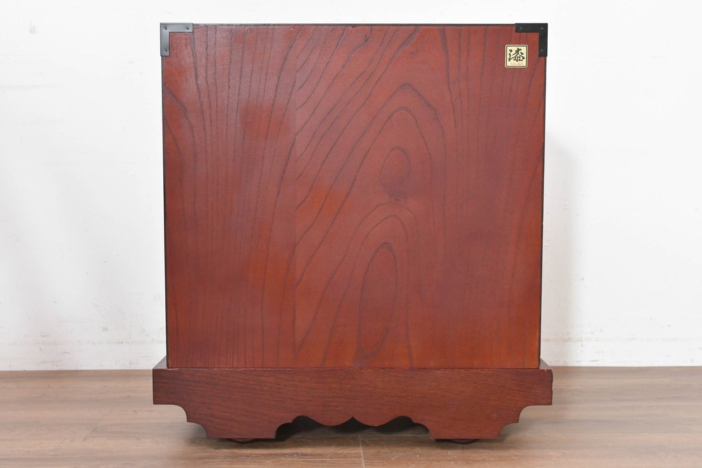 中古　美品　欅産業　仙台民芸箪笥(仙台箪笥)　漆塗り　牡丹金具が華やかな中型車箪笥　(R-090178)