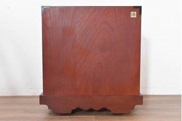 中古　美品　欅産業　仙台民芸箪笥(仙台箪笥)　漆塗り　牡丹金具が華やかな中型車箪笥　(R-090178)