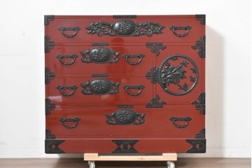 中古　美品　職人手造り　漆塗り　朱塗りと重厚な金具のコントラストが美しい仙台箪笥　定価約80万円　(R-090179)