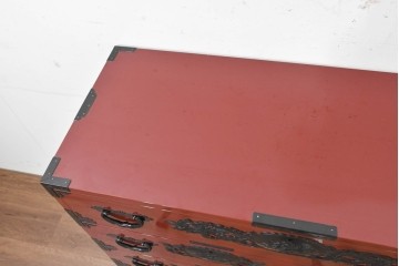 中古　美品　職人手造り　漆塗り　朱塗りと重厚な金具のコントラストが美しい仙台箪笥　定価約80万円　(R-090179)