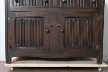 フランスヴィンテージ　リネンフォールドの彫刻意匠が美しいサイドボード　(R-090189)