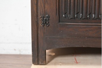 フランスヴィンテージ　リネンフォールドの彫刻意匠が美しいサイドボード　(R-090189)