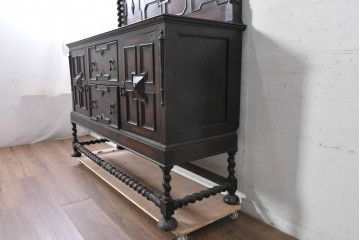 イギリスアンティーク　オーク材　ツイストレッグがクラシカルなキャビネット　(R-090190)